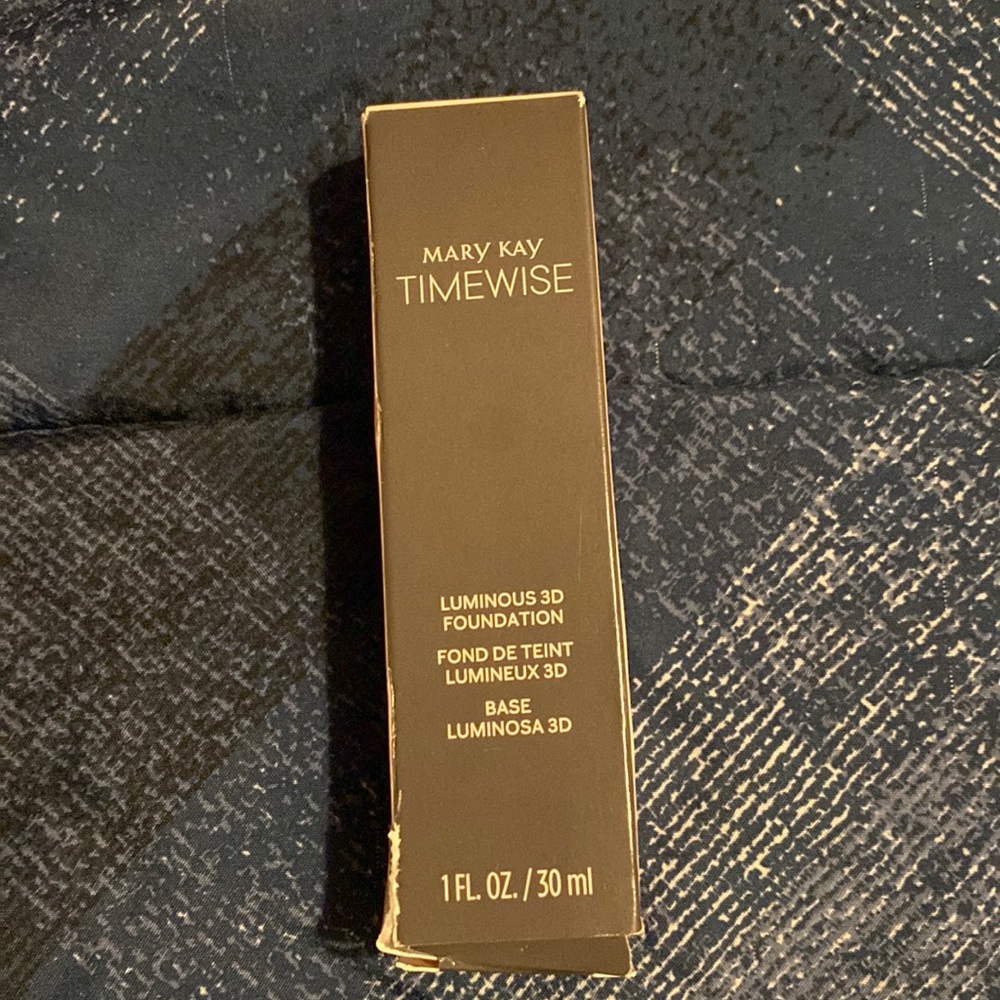 Mary Kay Luminous 3D Foundation (Beige N 150)